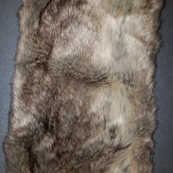 Upcountry by Du Monde Faux Fur Infinity Scarf Brown - Picture 2 of 10